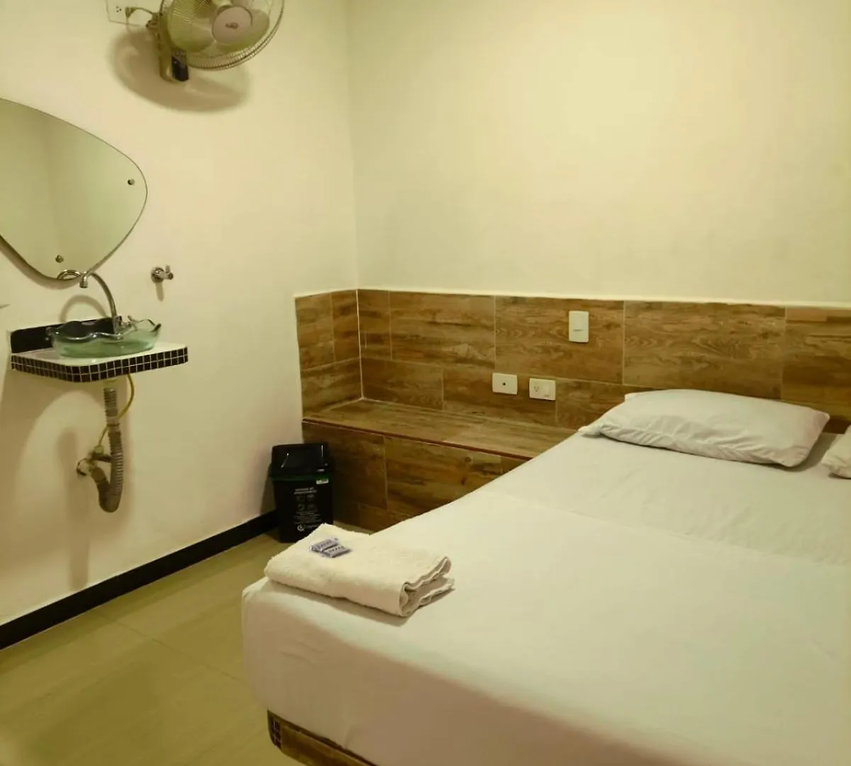 Hotel Casa Girardot Медельин